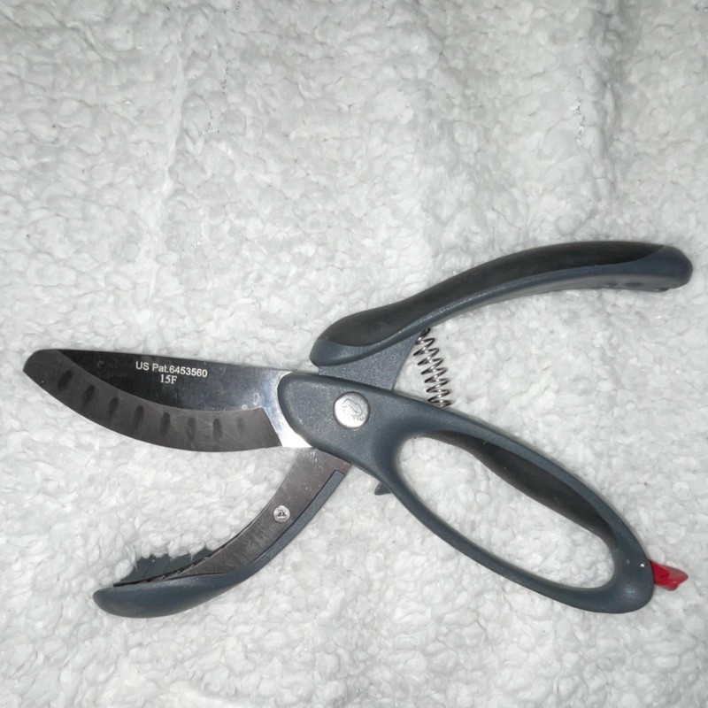 Pampered chef Salad Scissors Spring Loaded Serrated Blade Gray Black 