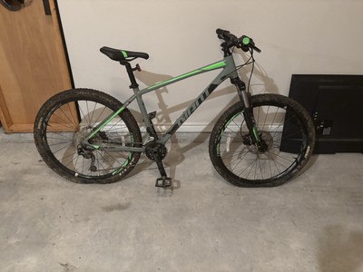 2019 Giant Talon 2 Mountain Bike Size Medium Great Shape CASH ONLY  