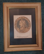 Ilustraciones enmarcadas de emperadores romanos Valentiniano I y Tácito del libro de 1645