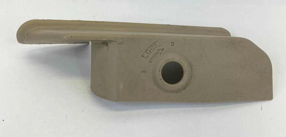 2004-2008 Toyota Solara Rear Luggage Lock Door Cover Bezel 64657-AA010 Foto 2 de 4