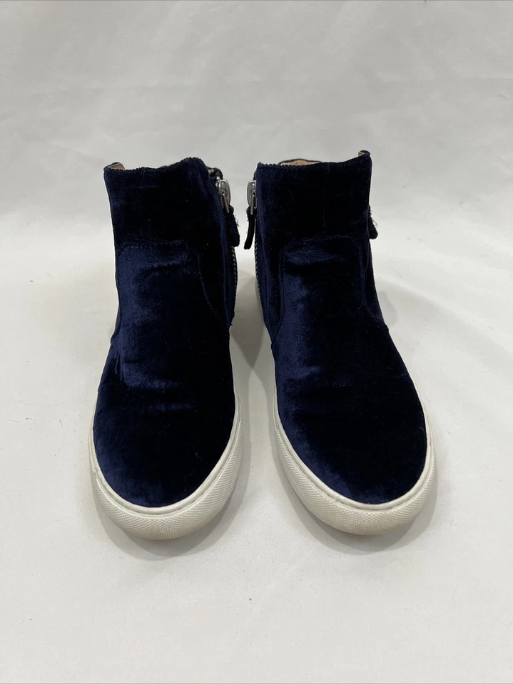 Tênis Gentle Souls Feminino Carole Azul Marinho Veludo Tamanho 7.5 Cunha Oculta Zíper Azul - Imagem 3 de 4