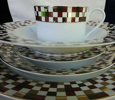 DESIGN GUILD Avalon Red 5 Piece Place Setting