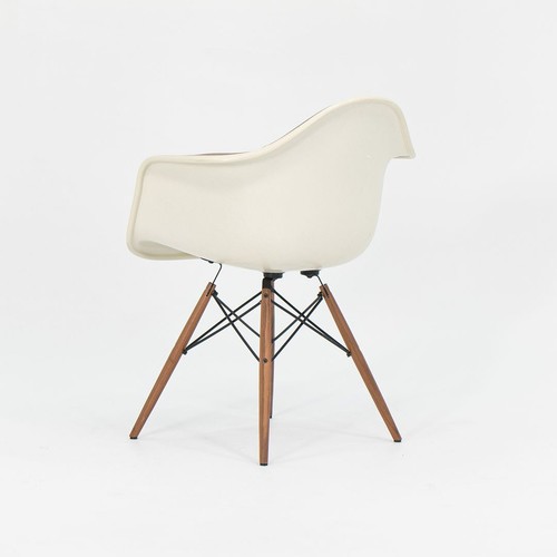 2018 Herman Miller Eames Fiberglass DAW Dining Chair Tan Fabric Walnut 6x Avail - Picture 8 of 12