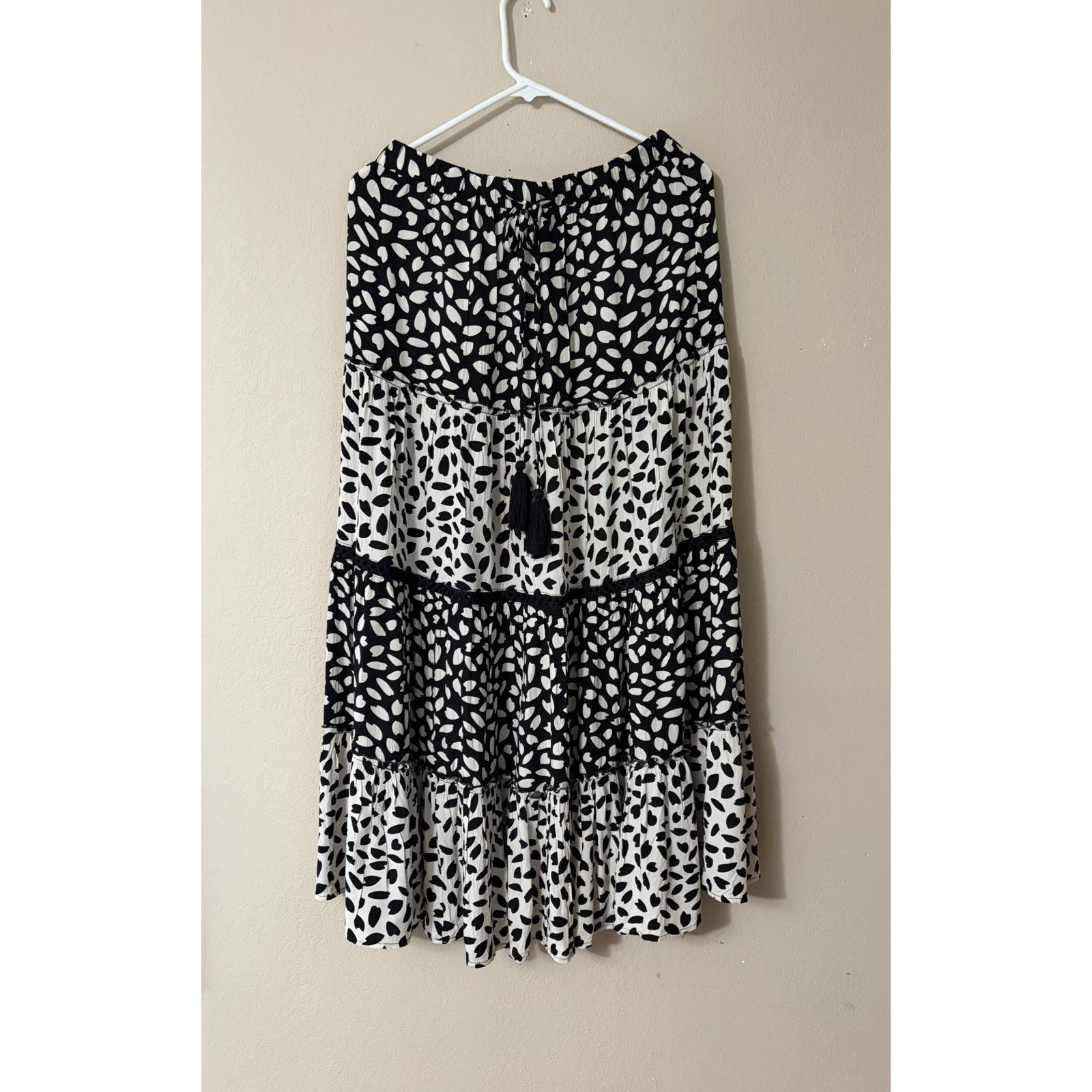 Solitaire Boho Tiered Maxi Skirt Medium Black White Abstract Crochet Lace Tassel