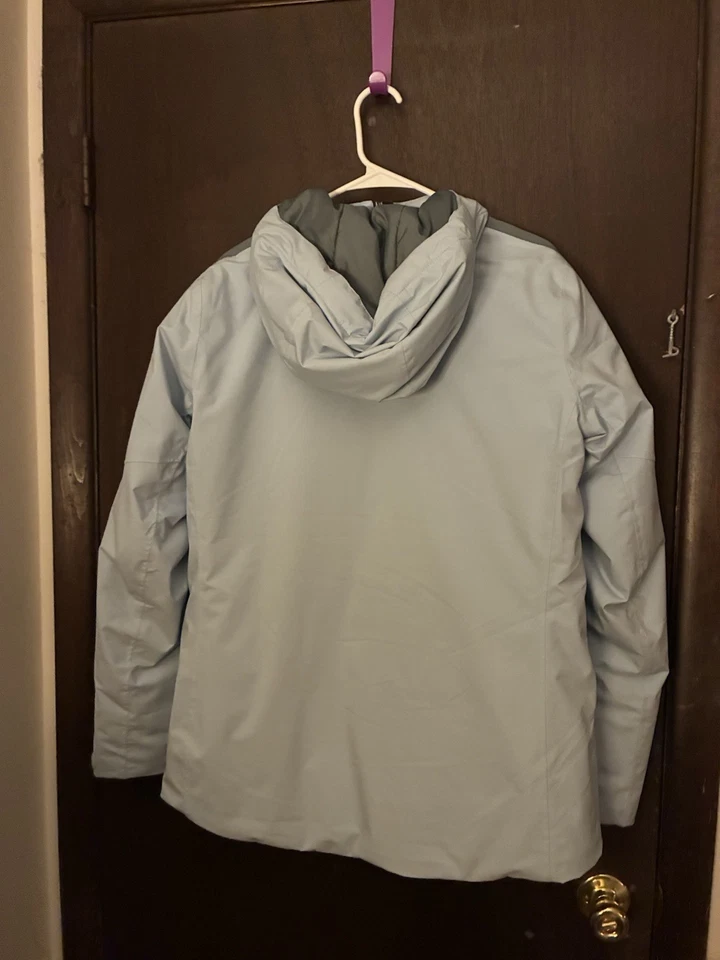 Jaqueta feminina Helly Hansen azul pó grande nova em folha nunca usada - Imagem 2 de 4