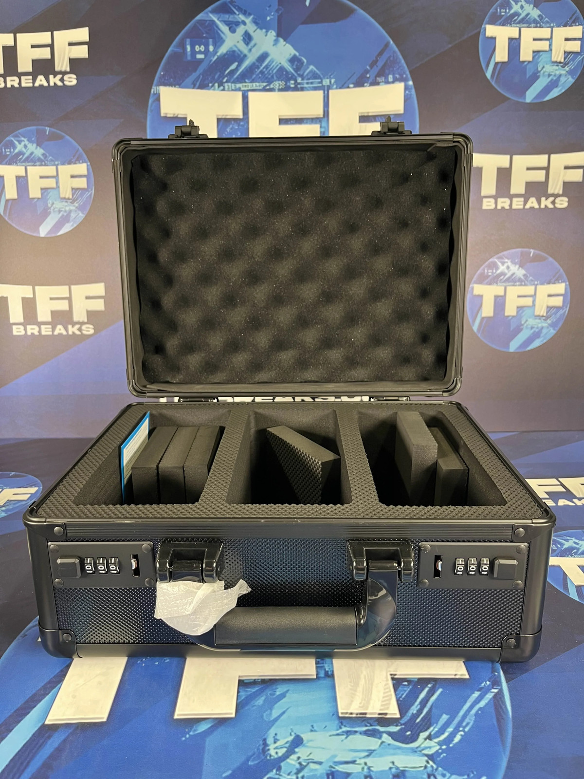 3 ROW ALUMINIUM TRADING CARD STORAGE CASE WITH NUMBER SAFETY LOCK