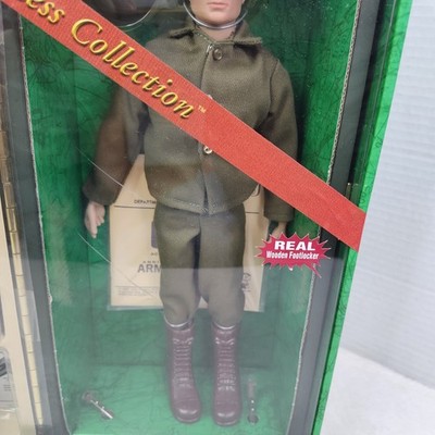 G .I.ジョー フットロッカーシリーズ　フィギュア Hasbro Footlocker and Action Soldier Action Figure for sale online