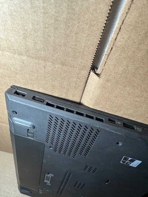 Lenovo ThinkPad T460 i5-6200U 500 GB HDD 4 GB RAM (sin cargador incluido) #LW Foto 4 de 4