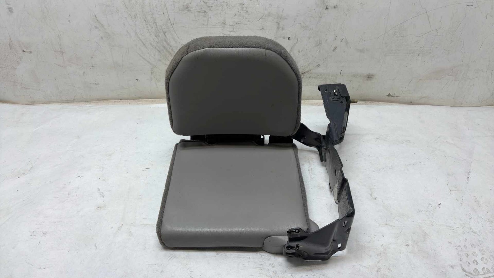 1998 - 2004 Mazda B3000 Right Rear Back Seat 1F60-57-220-07