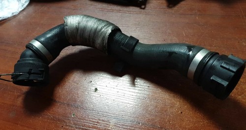 BMW 1er E81 E82 E87N N43 Kühlung Kühler Wasser Schlauch Rohr Benzin 7552404