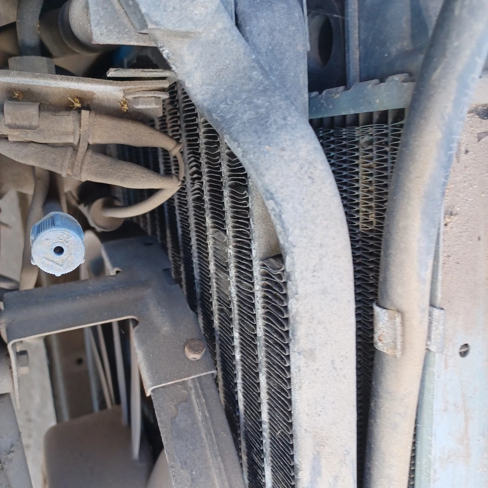 Porsche 928 1983 condensador de aire acondicionado usado Foto 4 de 4