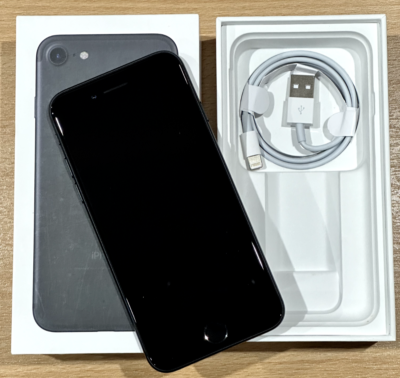 New Boxed Apple iPhone 7 32GB Black Unlocked Smartphone 100