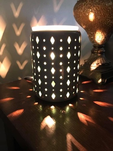 Scentsy BEACON Warmer ~ Retired/RARE ~ NEW IN BOX - Picture 3 of 5