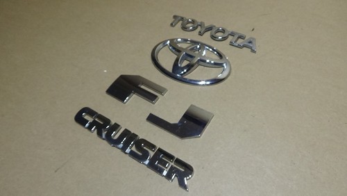 2007-2014 Toyota FJ Cruiser Rear Tailgate Emblem - Picture 3 of 7