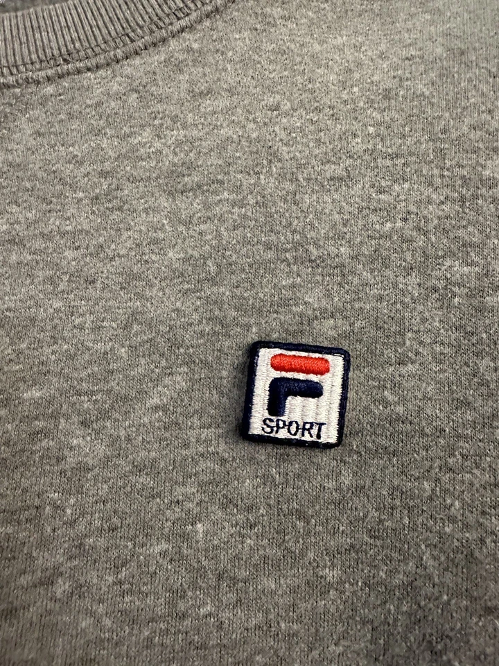 Sudadera Fila gris. Talla XL. Vellón forrado con orificios para el pulgar Foto 2 de 4