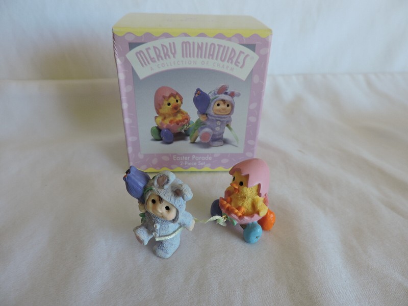 Easter Parade Hallmark Merry Miniature Figures 1997 Two Piece Set with Box