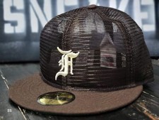 New Era 59Fifty Fear of God FOG Coffee Brown gorra ajustada de malla para hombres 7 3/8