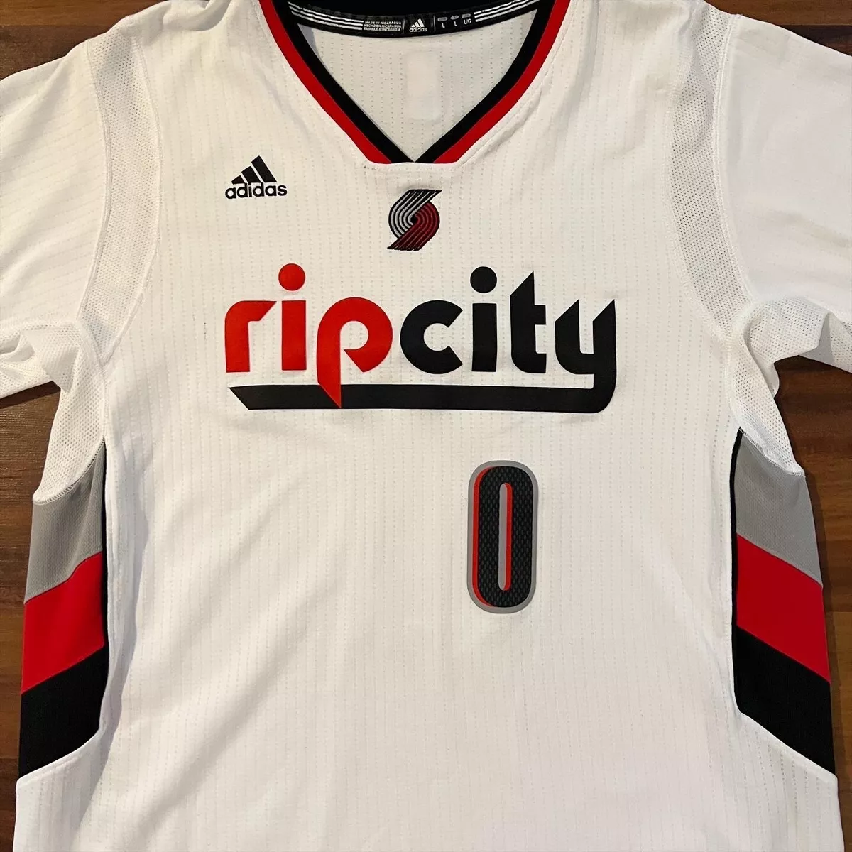 adidas Men's White RIP CITY #0 Damian Lillard V-neck Short Sleeve NBA  Jersey XL