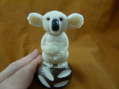 (TNE-BEA-KO-436b) little white KOALA BEAR TAGUA NUT Figurine Vegetable palm