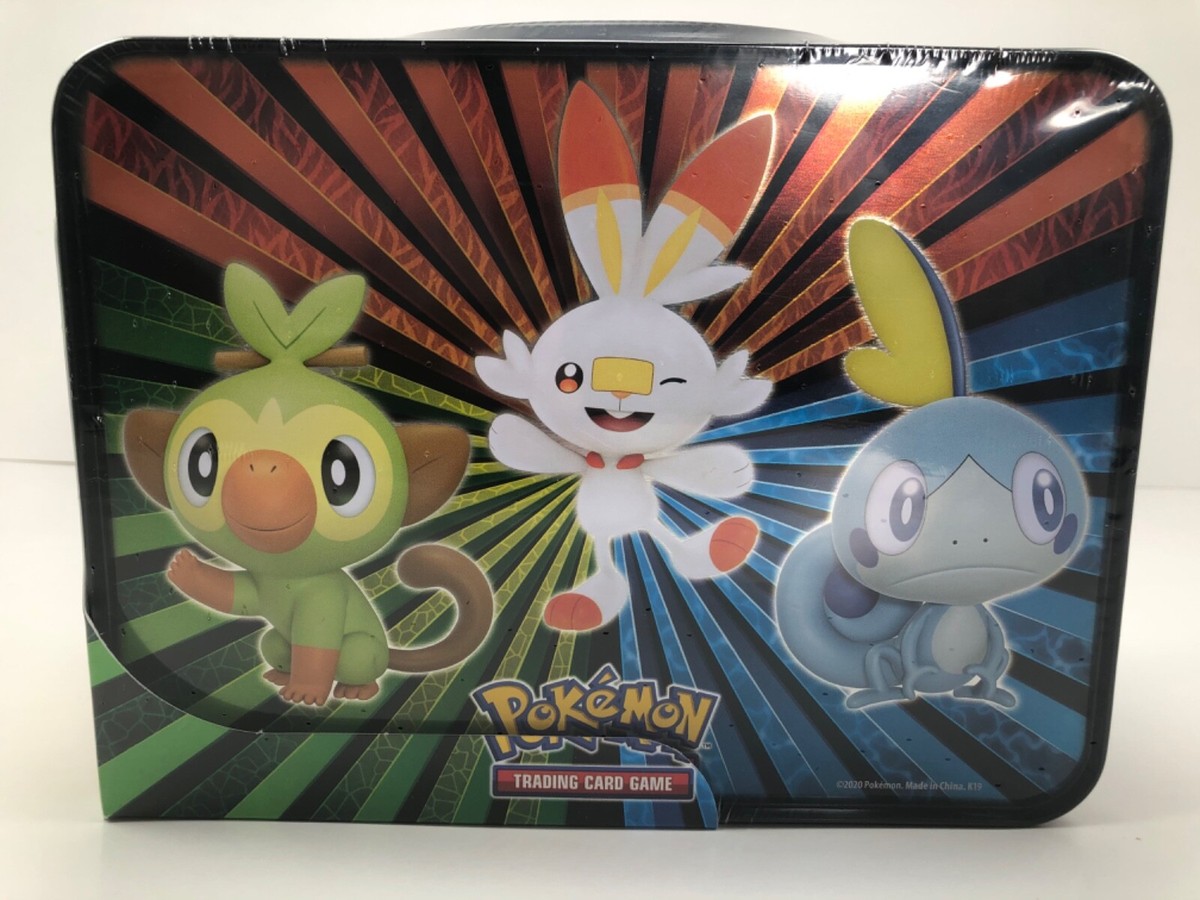 【超豪華18冊MDP付】フロンターレサイン入ガイドブック2冊＋ピンバッジ セット Pokémon TCG: Sword & Shield Collector Chest (Spring 2020) BRAND