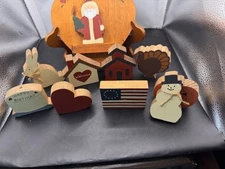 Wooden Heart Shelf With Changeable Season Holiday Decore ( all wooden )