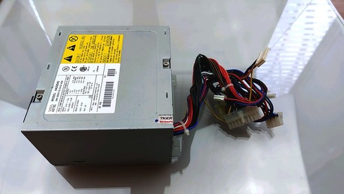 Fujitsu S26113-E412-V30 ATX PC Netzteil  (Astec AA20040) 145W 20-Pin 5x Molex 1A