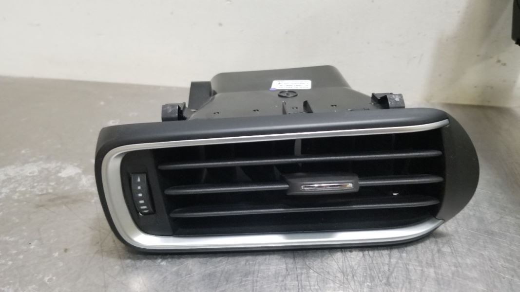 19 2019 MASERATI LEVANTE OEM DASH RADIO BEZEL WOOD GRAIN 
