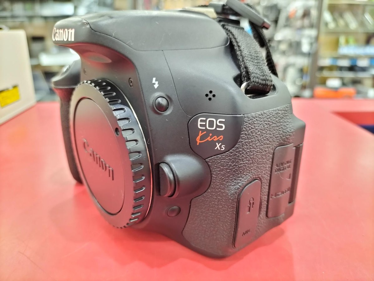 CANON EOS Kiss X5 | 18MP DSLR Camera With Accessories Used Good