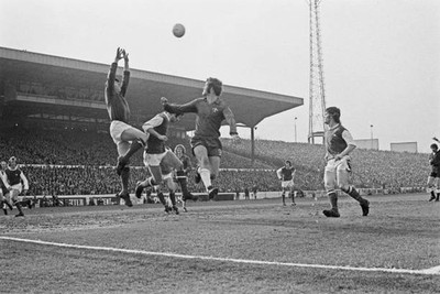 Bob Wilson and Frank McLintock during an FA Cup Quarter-final OLD PHOTO