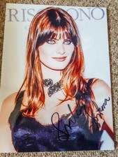 Isabeli Fontana - oryginalny osobisty autograf na seksownym zdjęciu