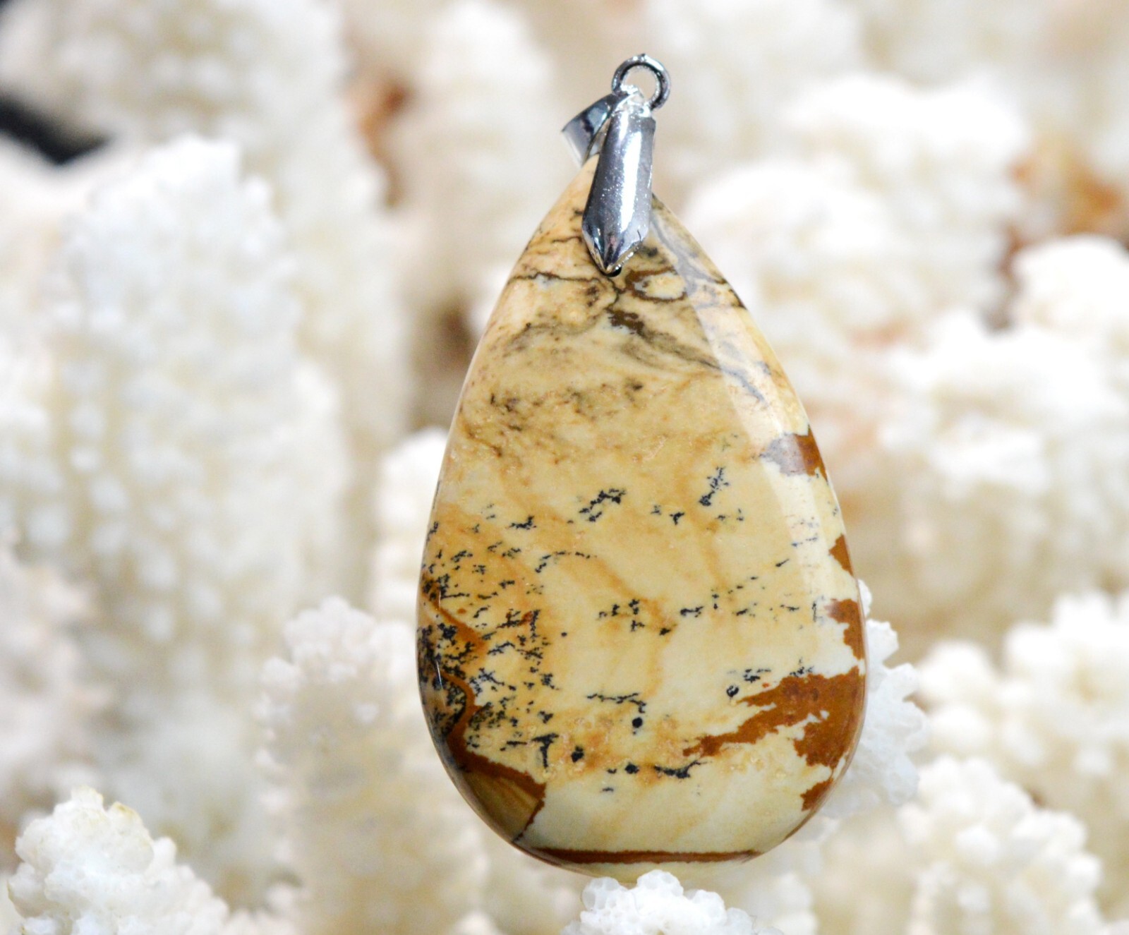 Pendentif jaspe paysage 60 carats cabochon en pierre naturelle de Namibie EG96