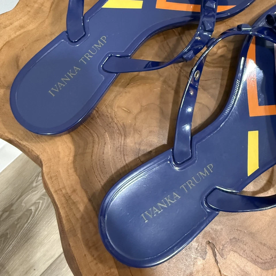 Сандалии-шлепанцы женские Ivanka Trump с заклепками желе стринги размер 10 синие многоцветные - Изображение 3 из 4