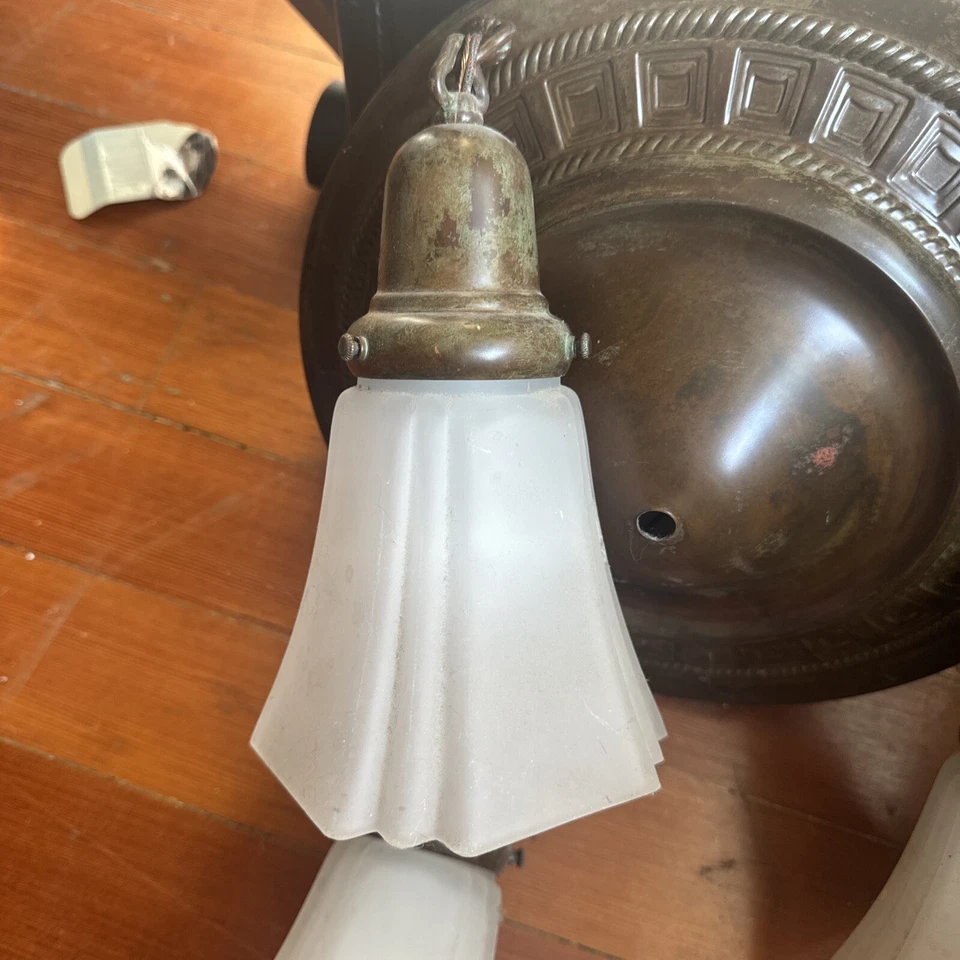 Galería de luces de latón - Galena accesorio de techo empotrado de 3 luces con soporte de pantalla de 2-1/4" Foto 3 de 4