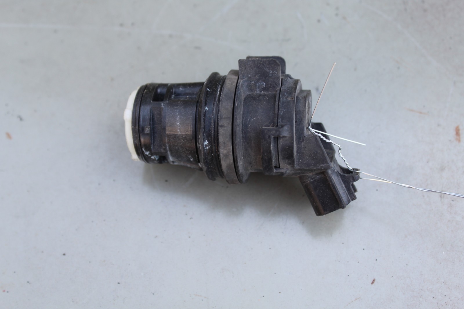 20062010 LEXUS IS250 IS350 WINDSHIELD WASHER FLUID RESERVOIR MOTOR