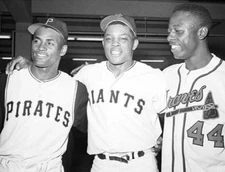 Hank Aaron Willie Mays Roberto Clemente PHOTO Pirates Giants Braves Baseball