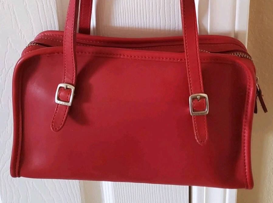 Coach Swing Zip 9051 Vintage Shoulder Bag Glovetanned Cowhide