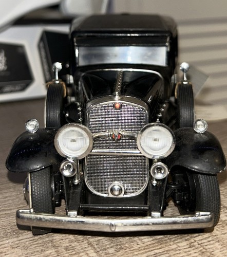 Franklin Mint 1:24 - 1 - Model coupé - Cadillac Coupe De Ville uit 1949