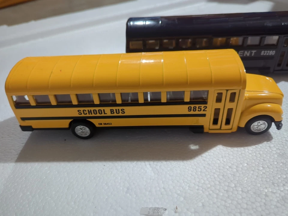 Sunnyside Diecast School Bus & Police Bus SS9852 with Pull Back Mechanism - Image 2 of 4