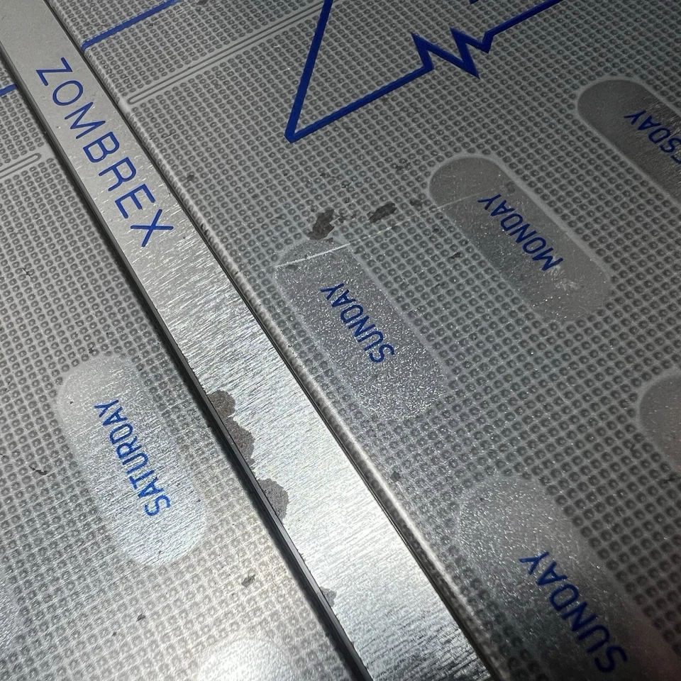 Dead Rising 2 - Microsoft Xbox 360 - Zombrex Steelbook Edition - CIB Complete - Image 4 of 4