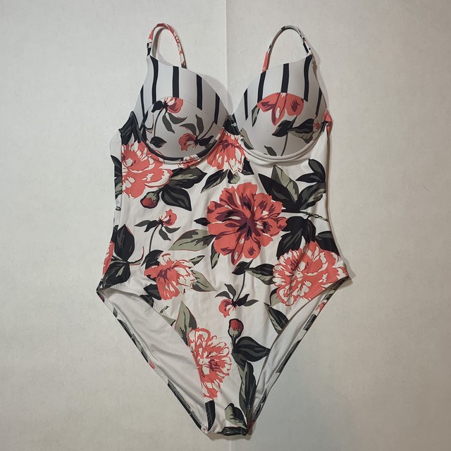 Torrid Hello Kitty Floral Print One Piece Swimsuit Swim In Size 1