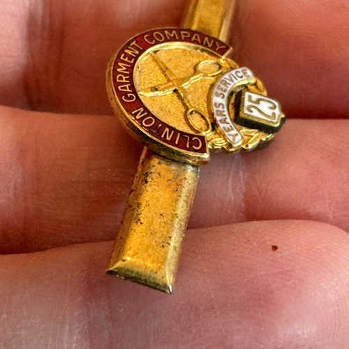 Vintage Clinton Garment Company 25 Years Service Tie Clip Lapel Pin - Picture 2 of 3