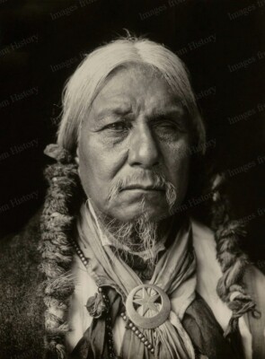 Edward S. Curtis Photo &ndash; Sioux Chiefs On Horseback Circa 1905 988934
