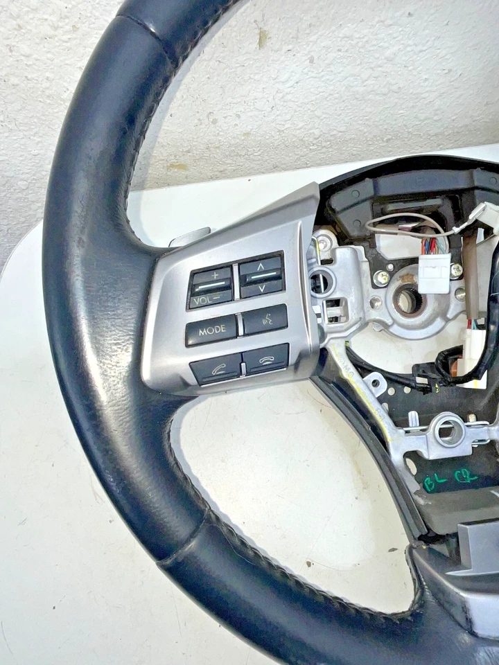Volante Subaru Outback 2013 con cuero y botón de control GS131-13830 OEM Foto 2 de 4
