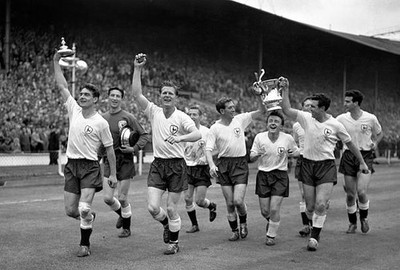Tottenham Hotspur celebrate with FA Cup after their 2 0 win secure- Old Photo 2