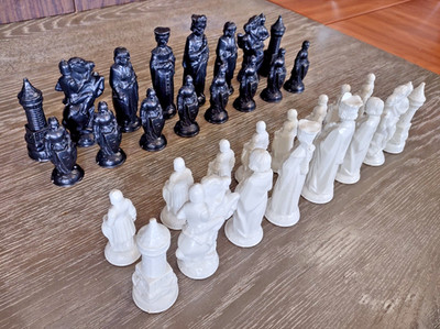 E.S.Lowe ANRI Plastic Chess Pieces Set Renaissance Medieval Complete 32 Pcs Vtg