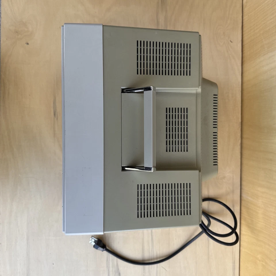 Monitor/reproductor VHS Panasonic AG-500R 1988 vintage - para piezas no funciona Foto 4 de 4