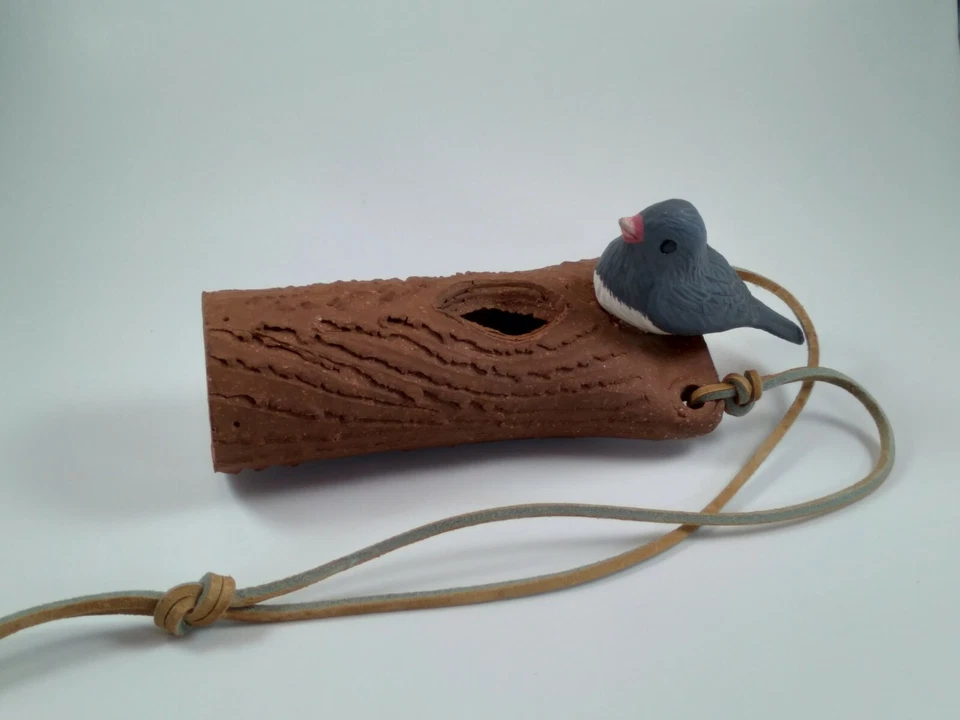 UNIQUE Bird On A Branch With Leather Strap Hanging Decor  Clay   — 第 2/4 张图片
