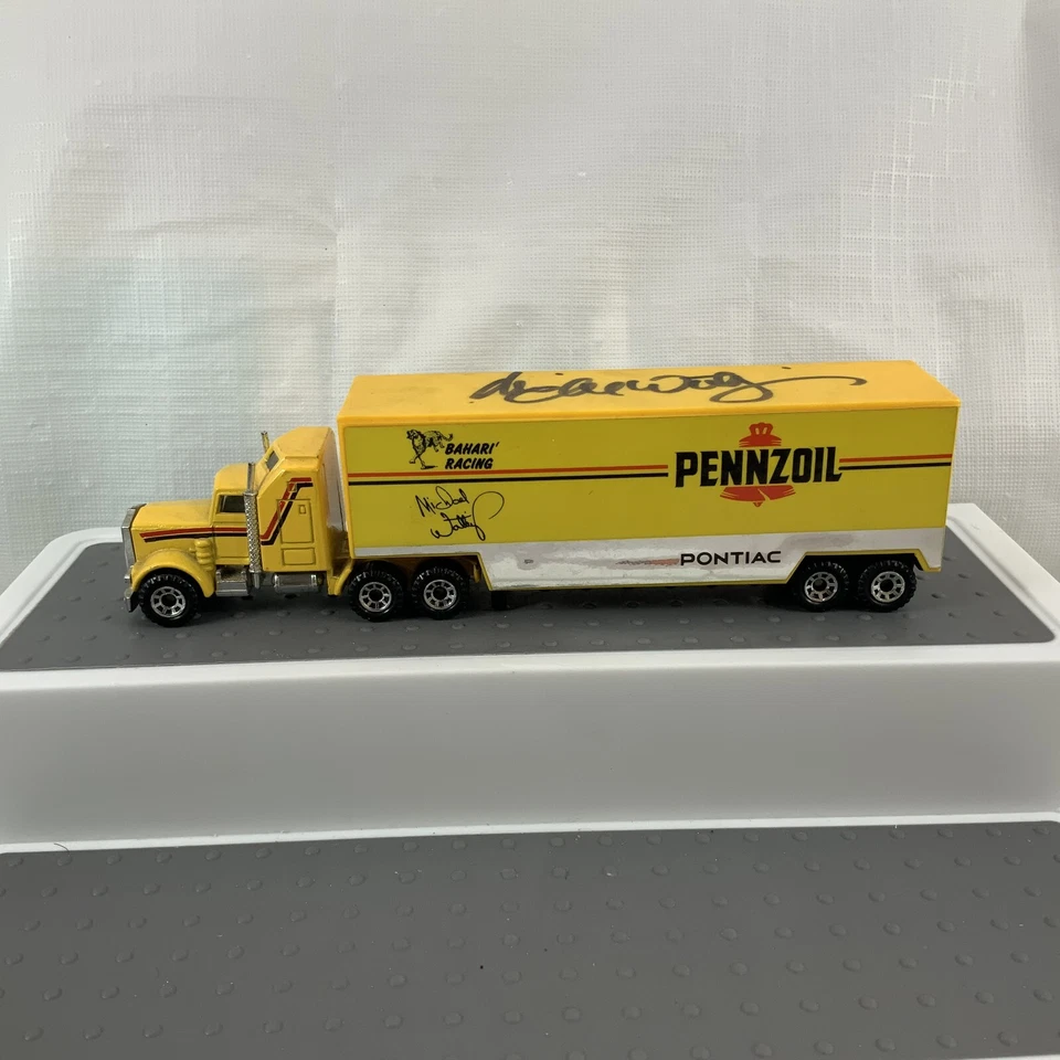 Matchbox Transporter Autographed  #30 Michael Waltrip Kenworth Aerodyne Die Cast - Image 4 of 4