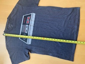 NINTENDO Controller T-Shirt MENS medium NES Classic Gamer Retro Gaming Vintage M
