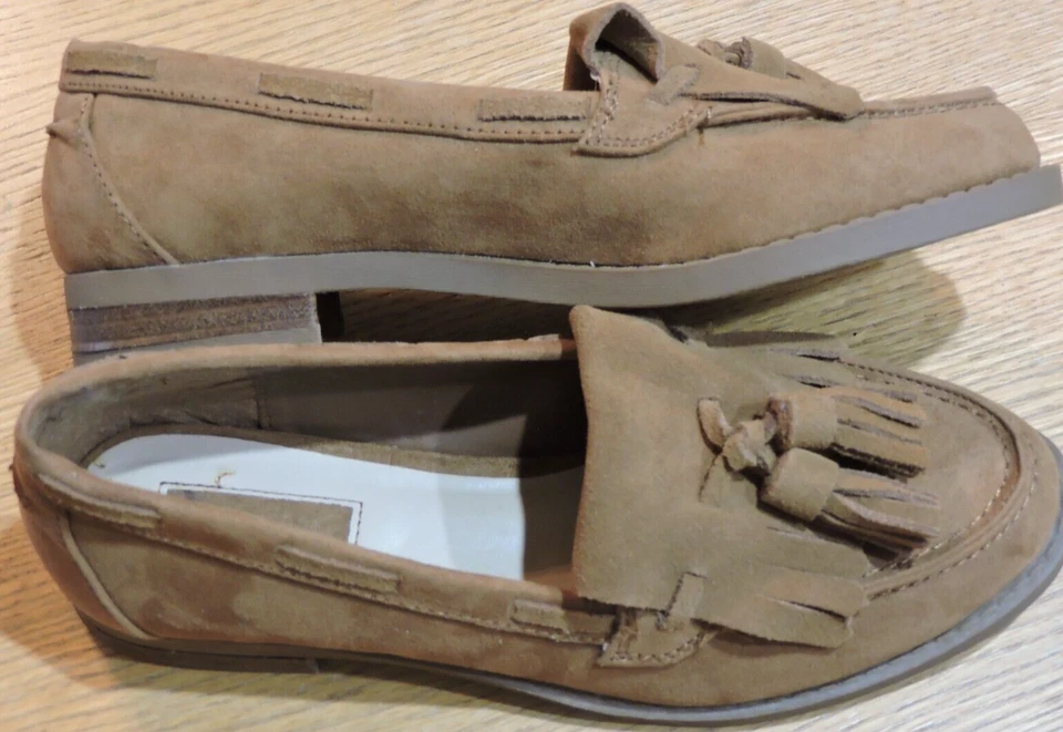 Mocasines con borla de cuero gamuza marrón marca Forever 21 talla 6M nuevos sin caja Foto 2 de 4